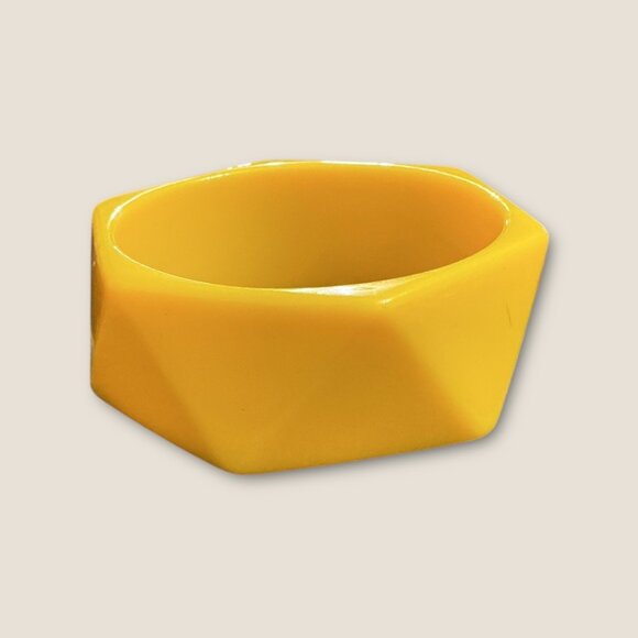 Vintage Estate Yellow Geometric Resin Bangle Bracelet - Picture 3 of 3